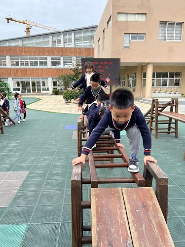 征服攀爬架