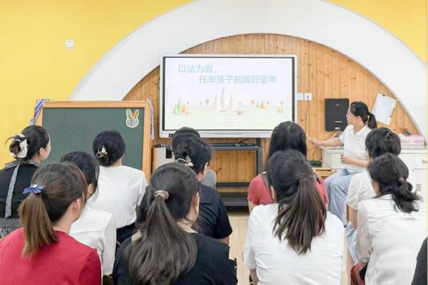 家园同心 依法育儿——洛社中…