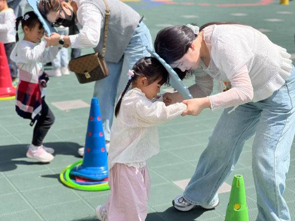 洛社中心幼儿园：今天，我陪…